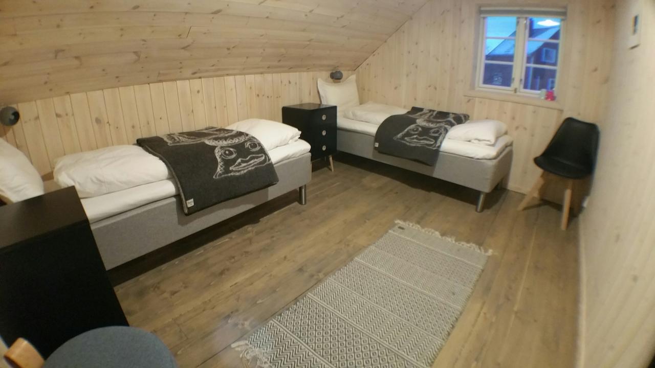 Lysvoldbrygga Bed & Breakfast Henningsvaer Exterior photo